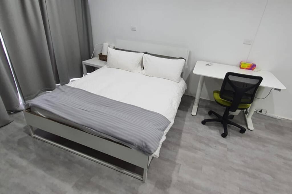 Dana-Spacious Private Room In Shared 2-Bedroom Apartment-1 Canberra Buitenkant foto