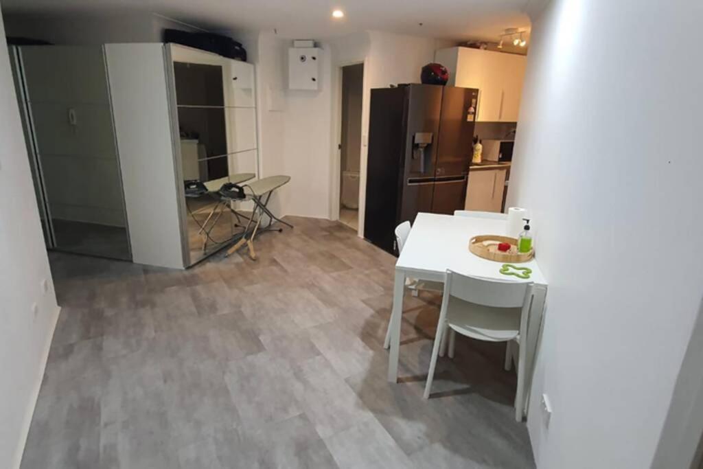 Dana-Spacious Private Room In Shared 2-Bedroom Apartment-1 Canberra Buitenkant foto