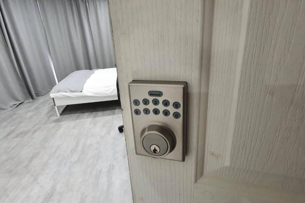 Dana-Spacious Private Room In Shared 2-Bedroom Apartment-1 Canberra Buitenkant foto