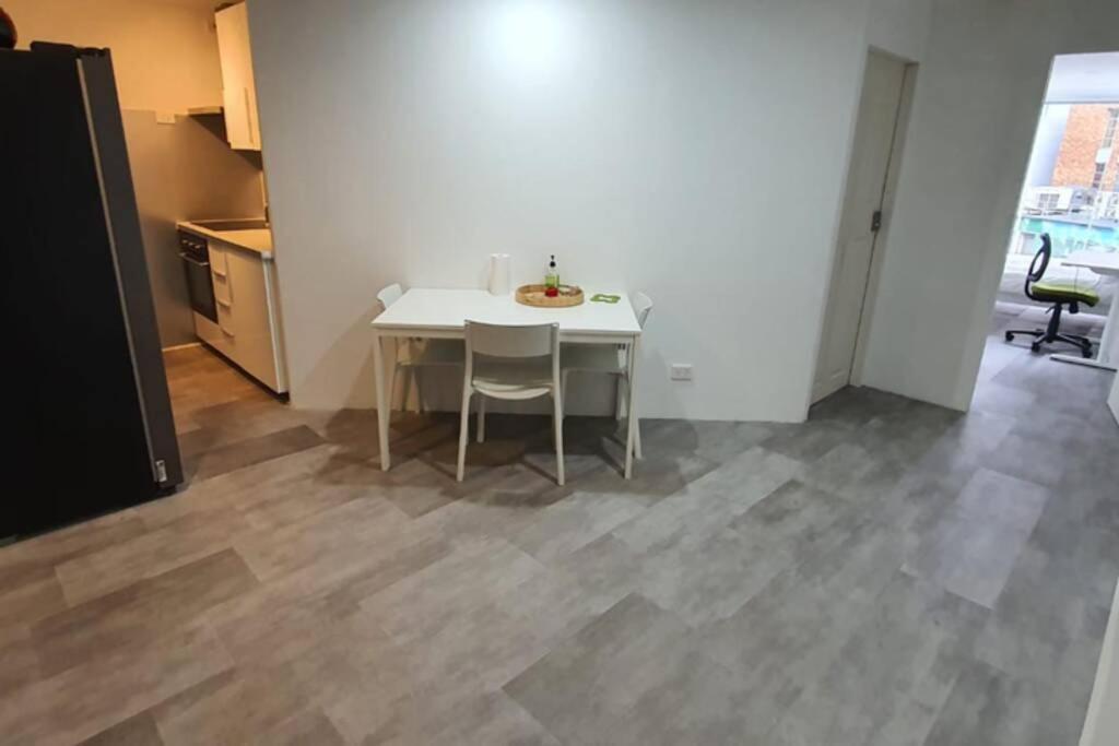 Dana-Spacious Private Room In Shared 2-Bedroom Apartment-1 Canberra Buitenkant foto