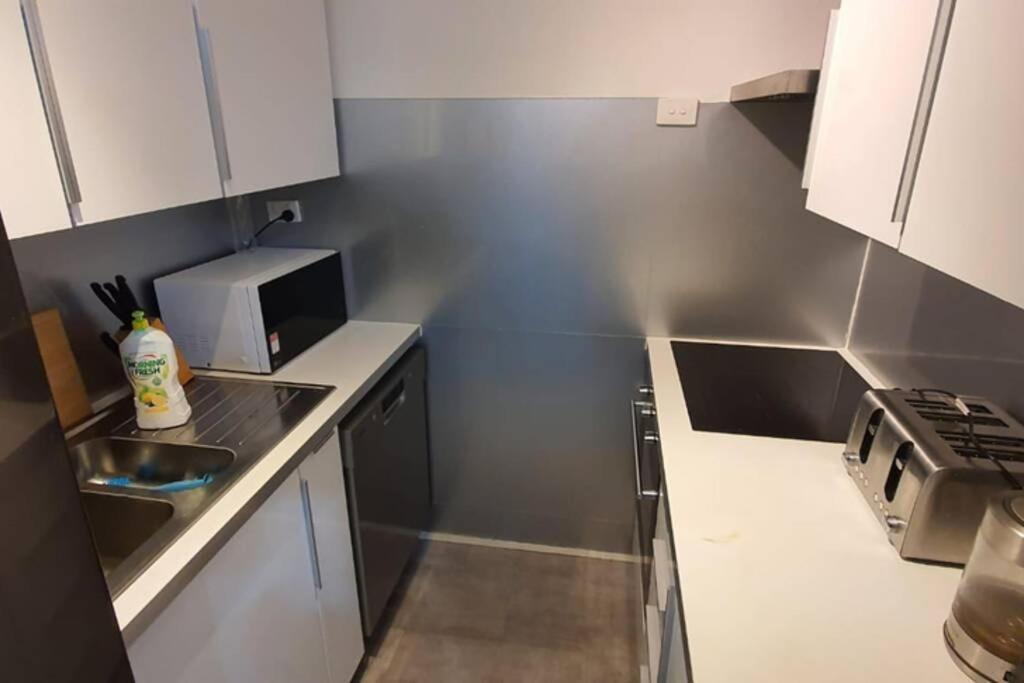 Dana-Spacious Private Room In Shared 2-Bedroom Apartment-1 Canberra Buitenkant foto